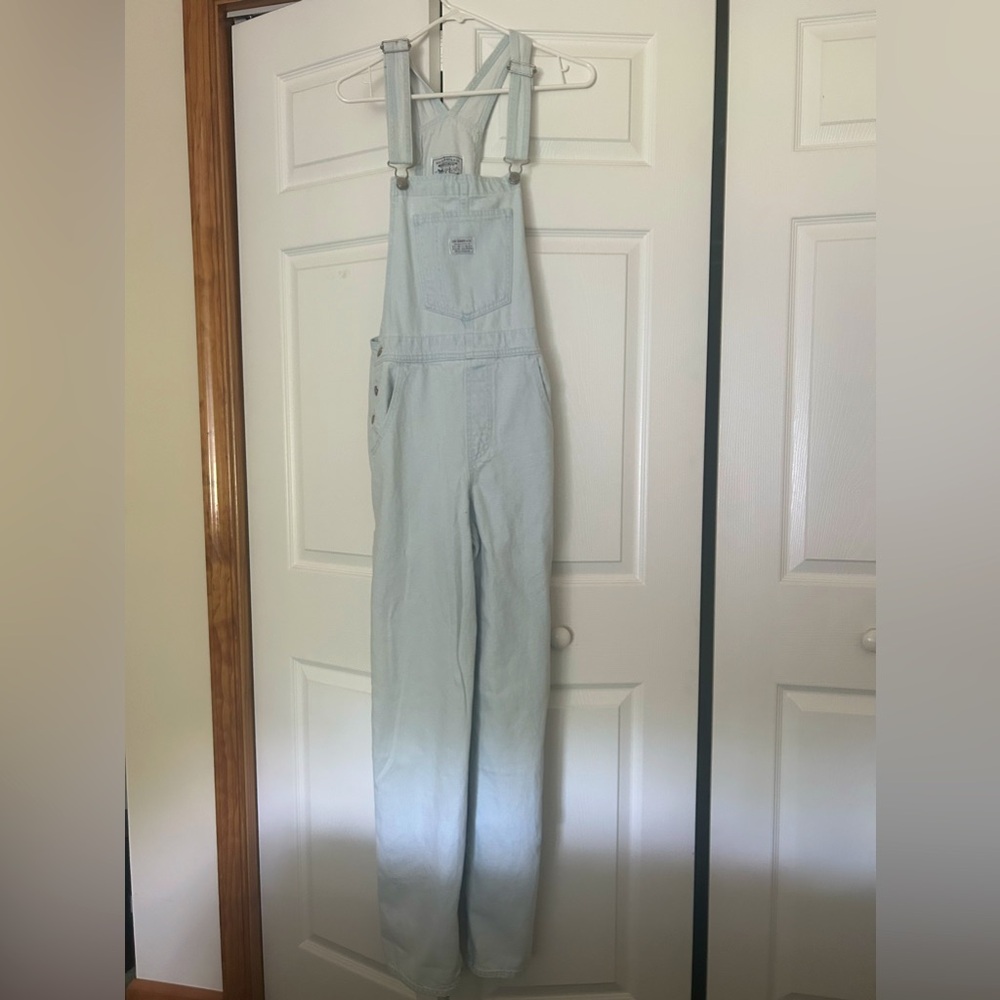 Levi’s Women’s light blue overalls size Small